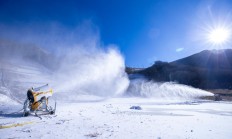 九游APP下载:激发冰雪经济活力 “双奥之城”再迎“冰雪盛宴”